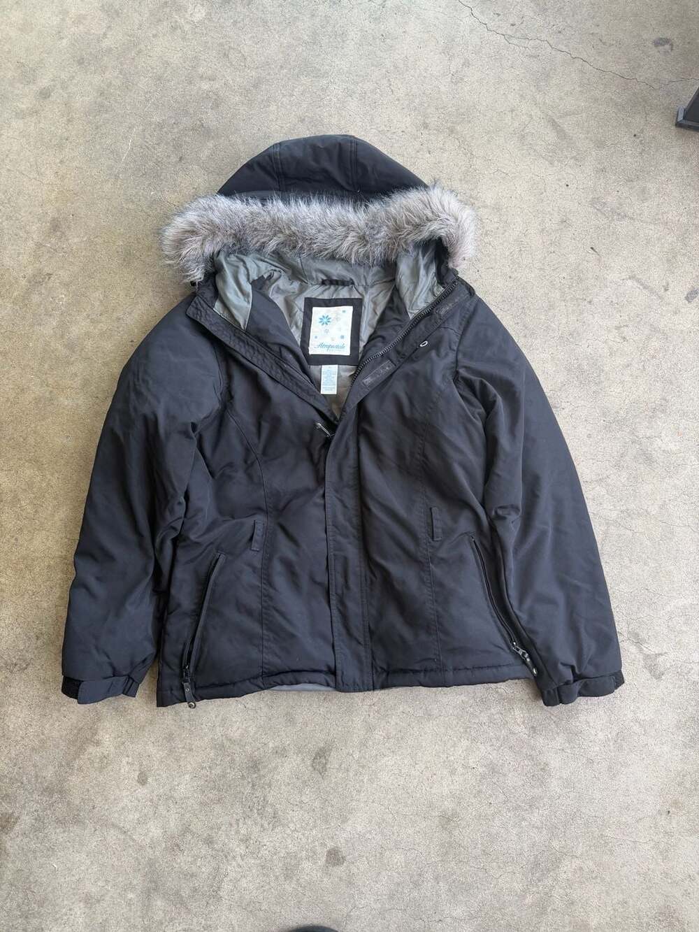 Y2K Aeropostale Outerwear Women's Black Down-Filled Puffer Jacket with Faux Fur